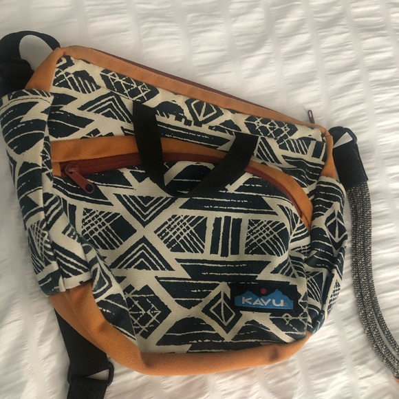 Kavu Bags Navy And Cream Kavu Purse Poshmark
